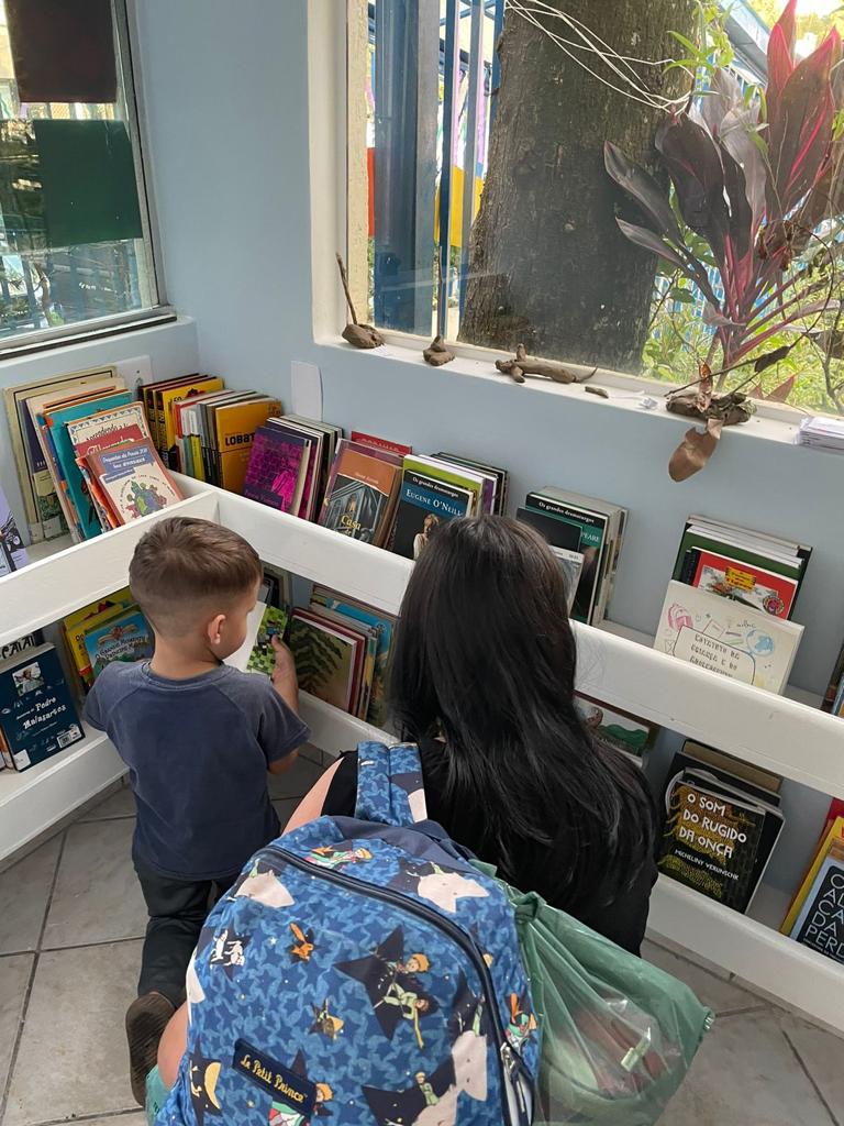 Guariteca: guarita sem uso é transformada em biblioteca gratuita